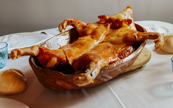 Cochinillo de Segovia asado entero Tabladillo